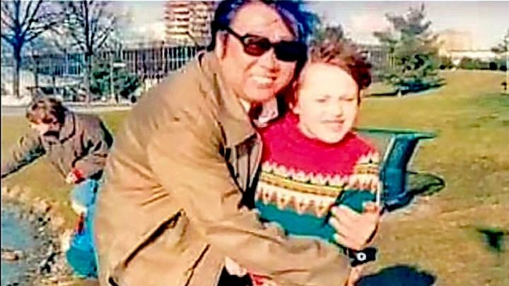 1987年，路遥在德国访问被盗300美元，翻译金弢巧妙帮他解决问题，因电影《人生》又意外获得版权费