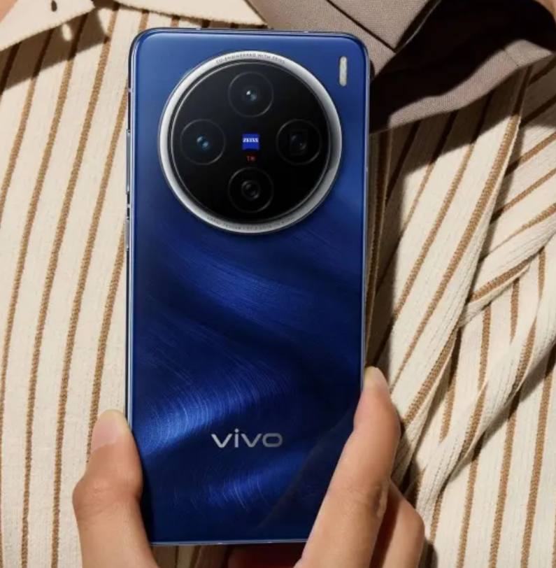 即将在10月份发布的三款新机外观一览，分别是OPPO Find X8，VIVO 
