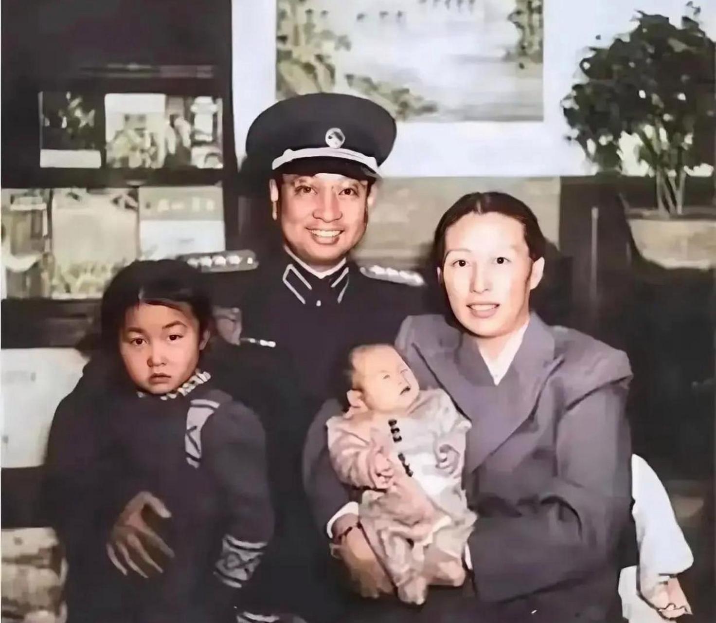 1944年9月18日，陈赓率军全歼了阎锡山的两个主力师，取得了浮山反击战的胜利。
