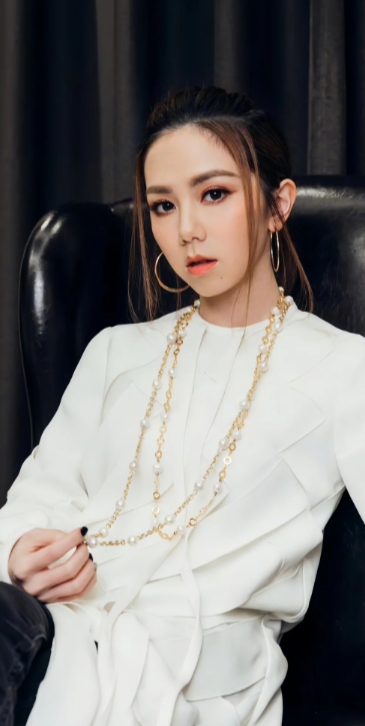 邓紫棋身姿曼妙