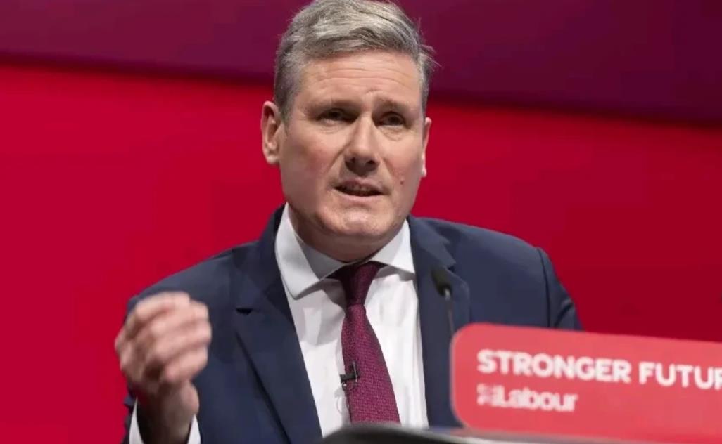 英国出大事了！
就在英格兰西北部三名上舞蹈课的小女孩被杀后，英国爆发了13年来最