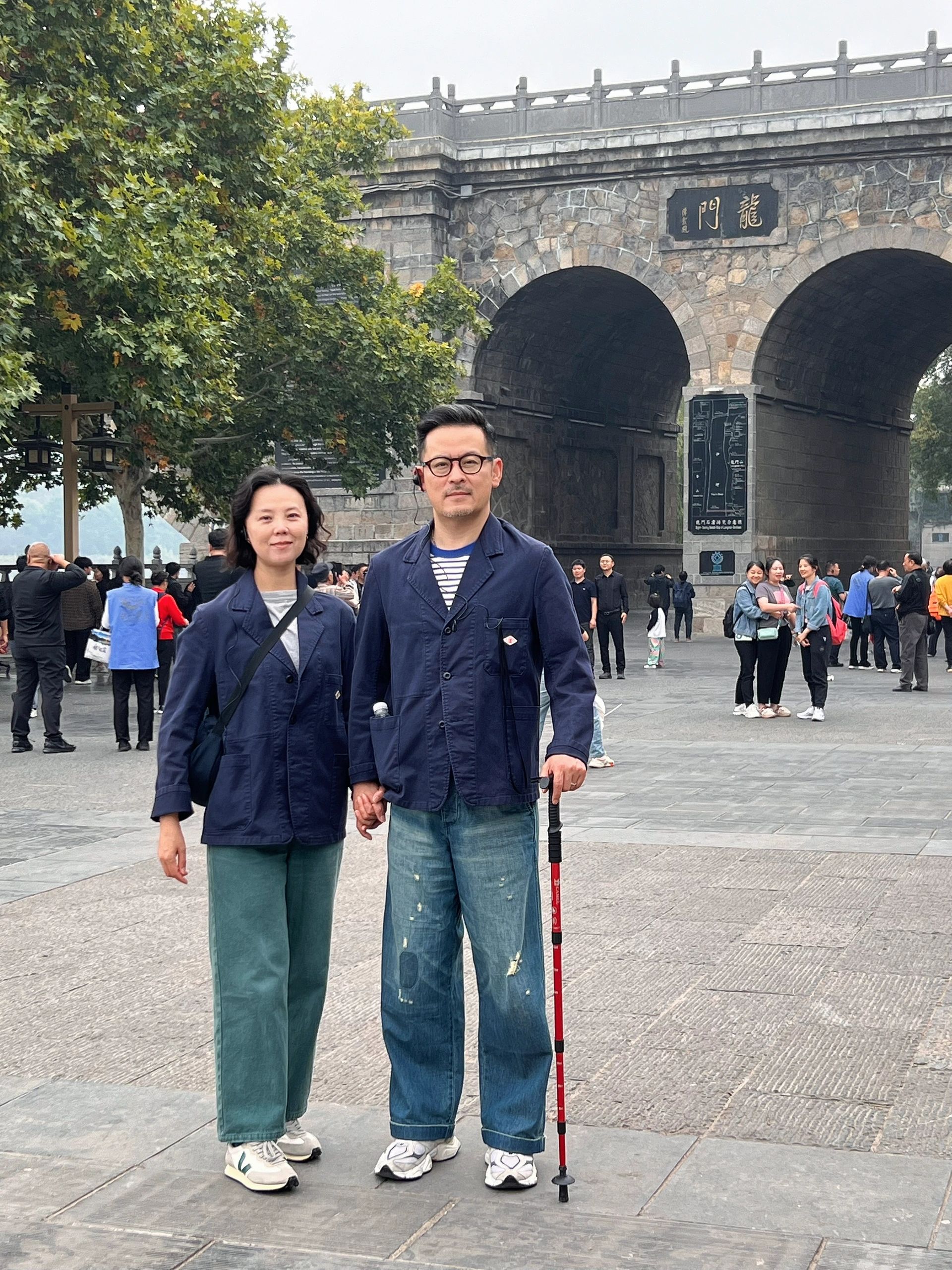 龙门石窟吃着泡面喝着茶与白居易时空对话