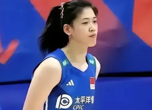 首先赞同周老师的观点！
如果明天的半决赛天津输球了，回到主场李盈莹很有可能自己要