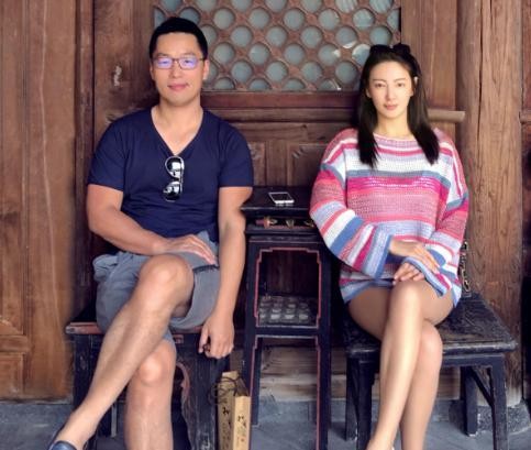 2016年，张雨绮和相识70天的富商袁巴元闪婚，不久后就火速生下了一对龙凤胎。没