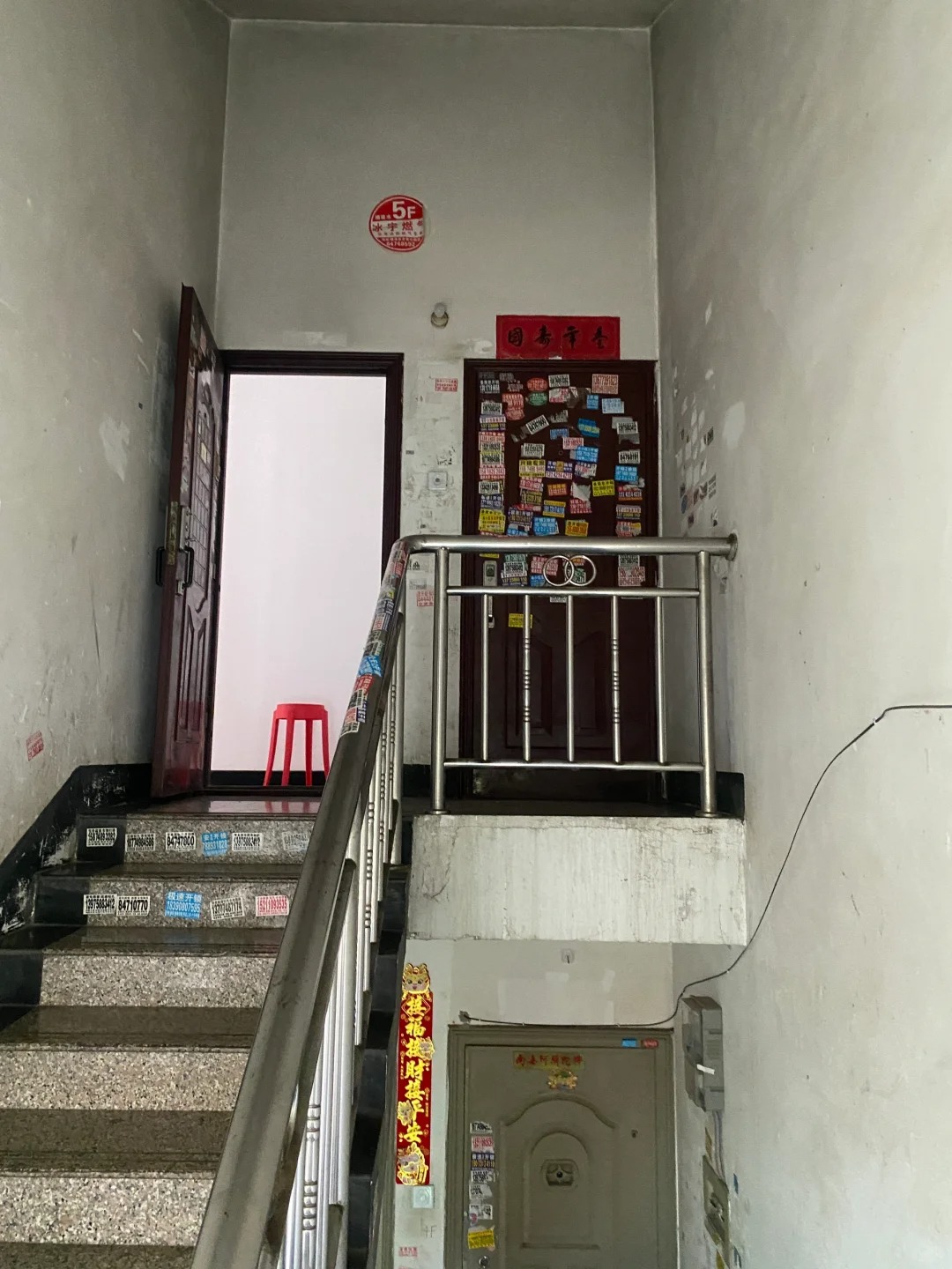 关于我在火炬村租到到神坛祭祀的房子
最近在忙着租房，居然让我碰到了带祭祀台的房子