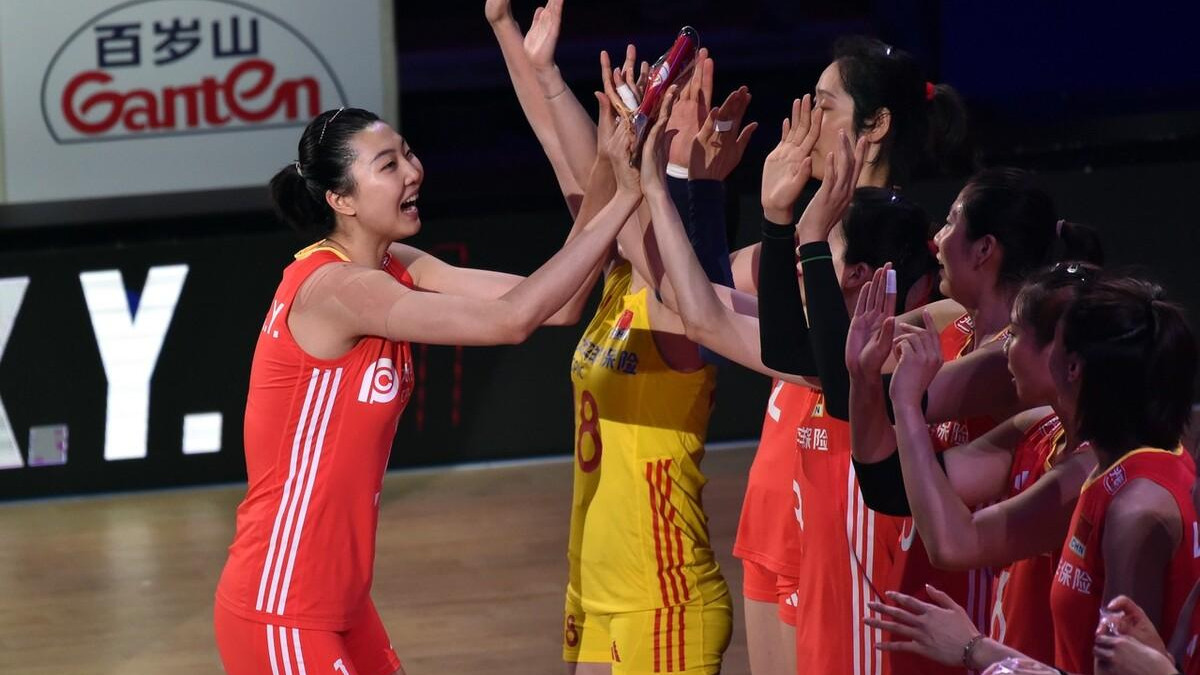 中国女排让2追3横扫土耳其进总决赛！蔡斌再收大礼，冲金三喜临门