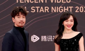 星光大赏《独身女人》剧组红毯

腾讯星光大赏红毯进行中，《独身女人》剧组登场！唐