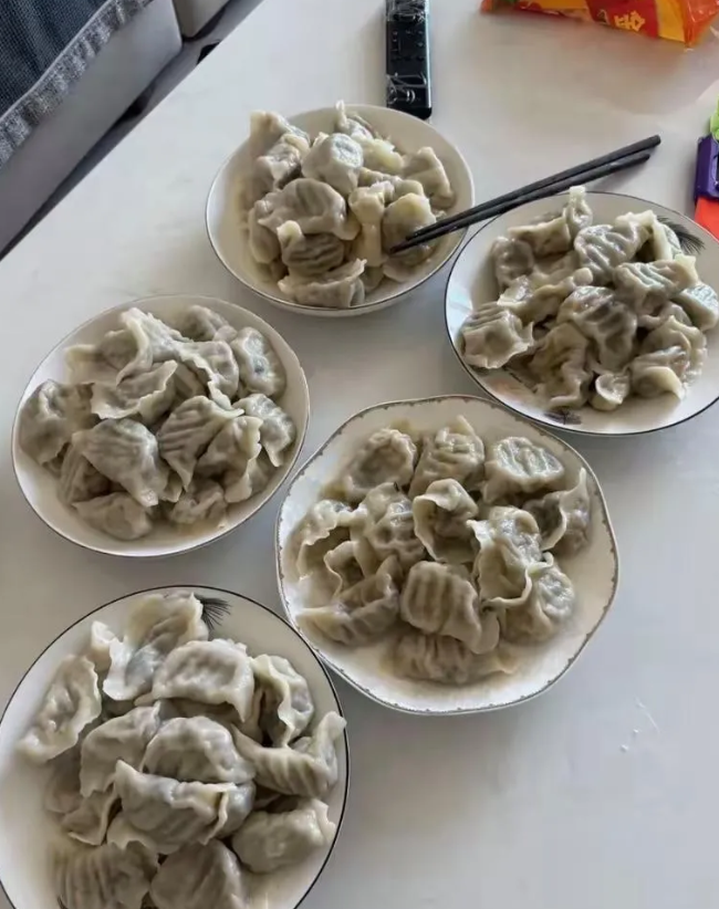 真想不通饺子到底有什么好吃的？
救命啊朋友们，好想吃米饭啊！跟我老公回家已经有几