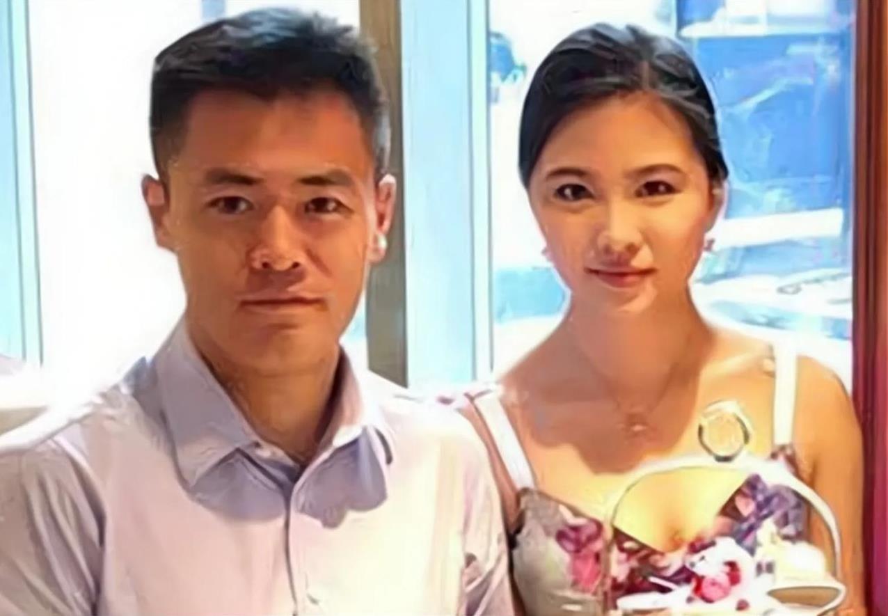 2018年，刘鸣炜带着满心欢喜上了一档子相亲节目，并将自己塑造成了一位月入500