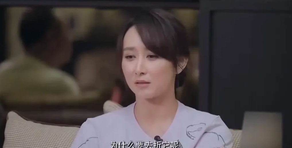 没想到胡静这么懒，连被子都不想叠，但是她老公却恰恰相反！

胡静跟老公参加节目，