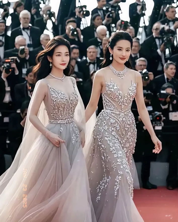 我老公根本不认识刘亦菲
让他看了一下这张照片
问他哪个美女更漂亮
他立马斩钉截铁