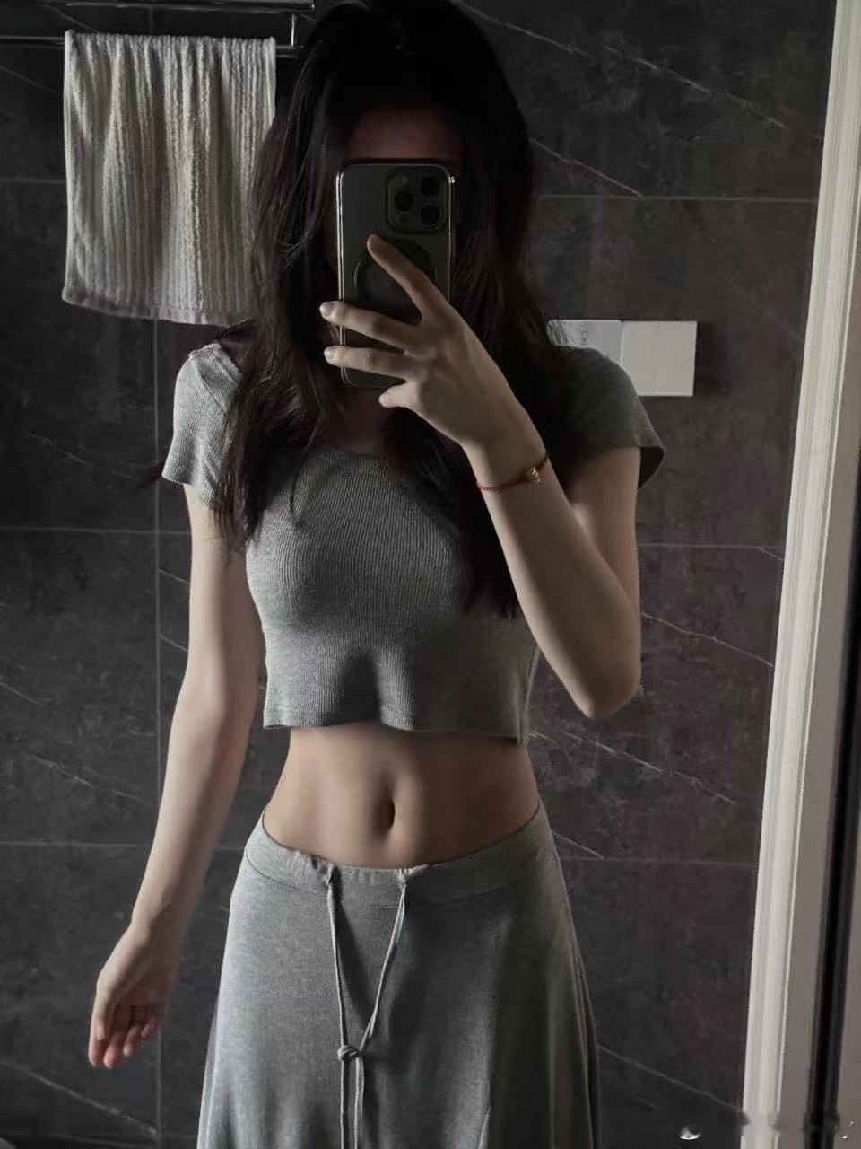 坚持自律的第三年，身材打几分哈哈哈哈
