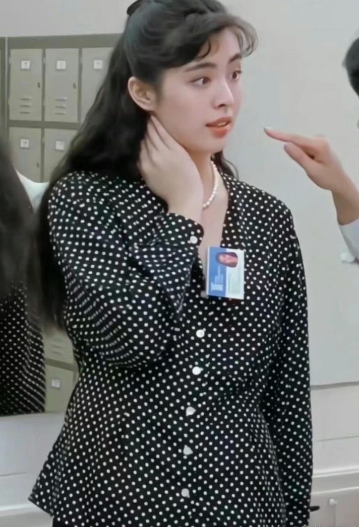 王祖贤穿上这大妈装，连大美人都hold不住 ?
