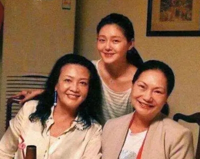 《黄河时评》控诉张兰！

评论员称：张兰的流量密码就是“把前儿媳本不该被打扰的私