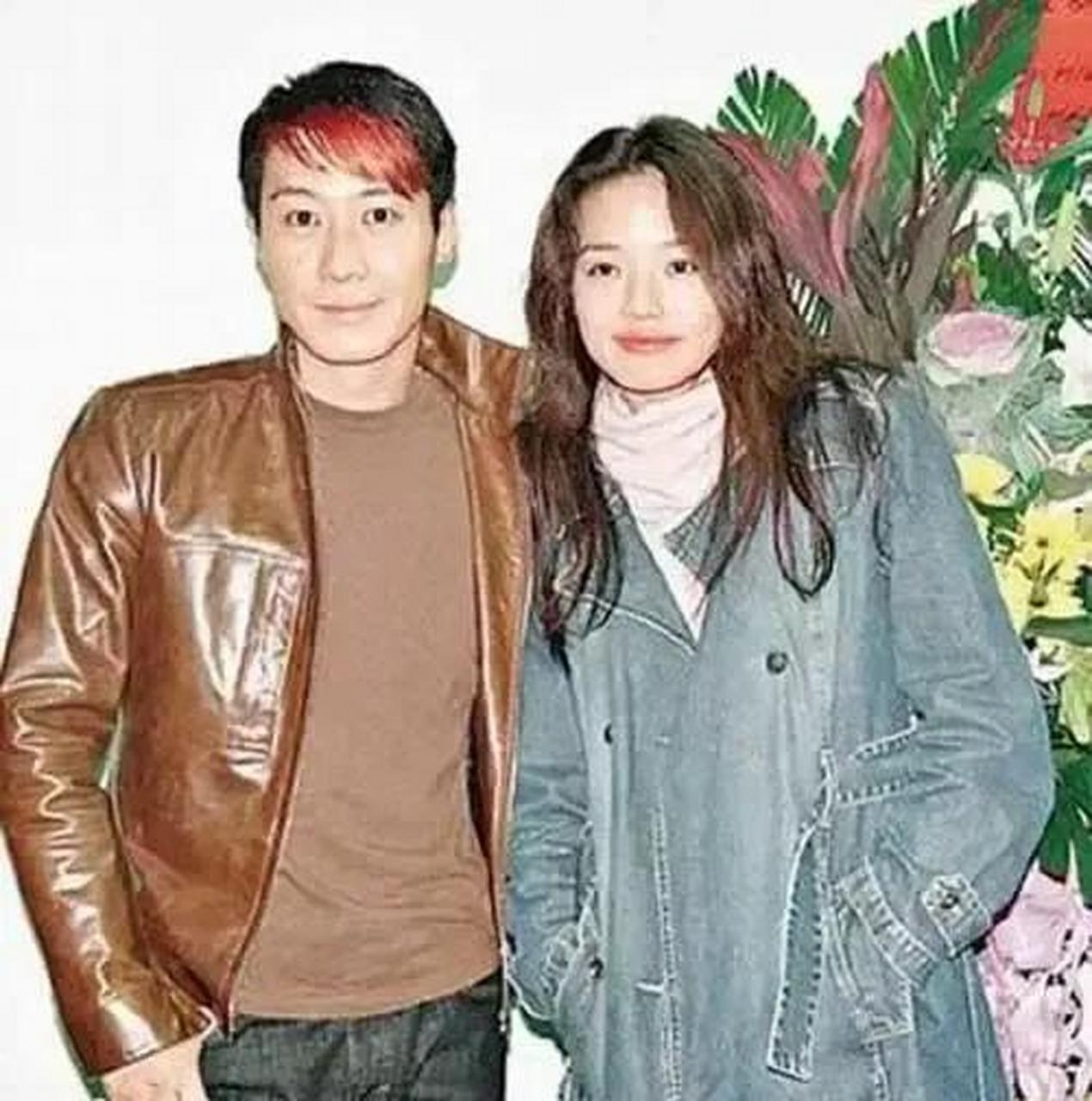 1998年，艳星出道的舒淇，与天王黎明谈了5年地下情。两人感情很好，但黎明父母坚