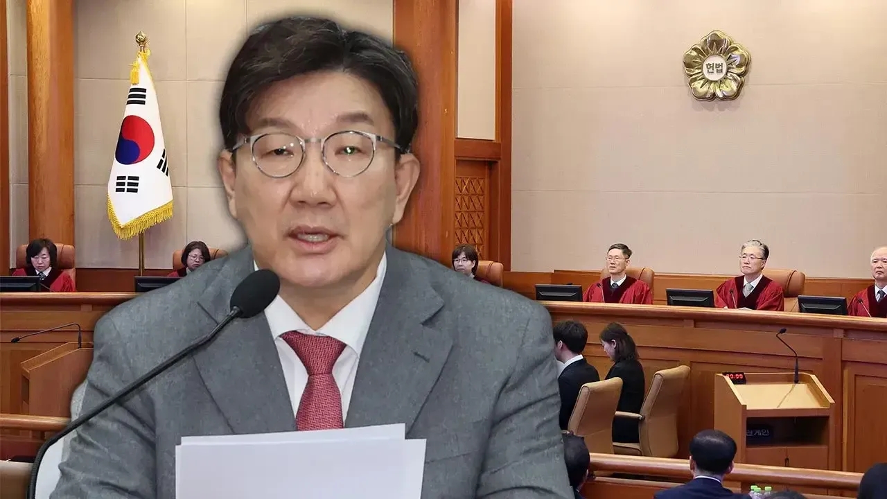 权性东，韩国执政党国民力量党代党首，为了保护尹锡悦，减轻罪行，真是一招使完再想一