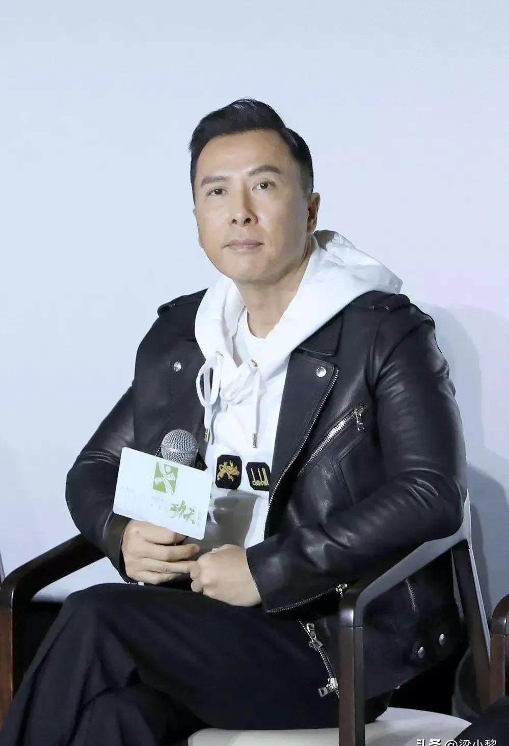 主持人询问甄子丹：“你当前最大的困扰是什么？”甄子丹回答道：“我最大的困扰是失眠。