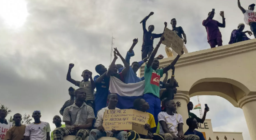 又一个国家断绝与乌克兰的外交关系。

俄罗斯卫星通讯社8月7日报道，尼日尔过渡军