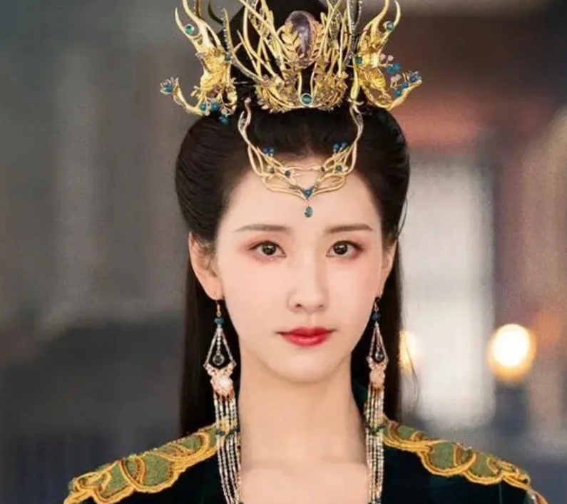 陈都灵：演艺之路绽放光彩