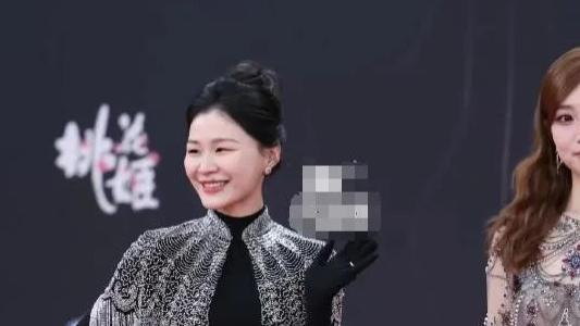金靖的华丽转身是从孕妇到红毯女神！如何完美平衡家庭与事业？