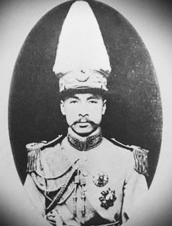 他因老婆漂亮惹祸，被朋友暗杀夺妻，后世子孙却火遍了整个大陆！

在云南这片历史悠