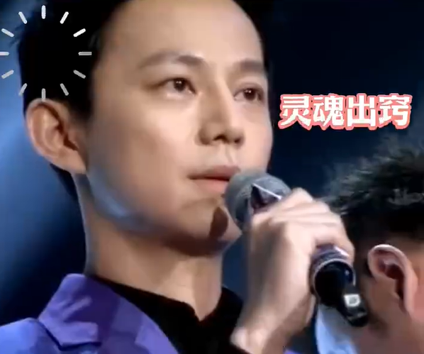 何老师看似在思考，实际已经走了一会了。