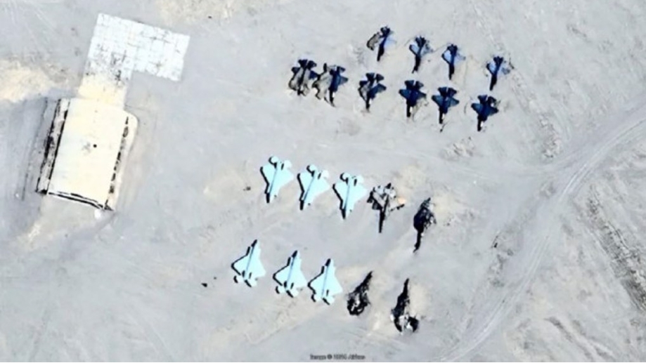 外媒称中国新疆沙漠中出现美军F22、F35战机靶机，解放军被指模拟攻击日本本土。