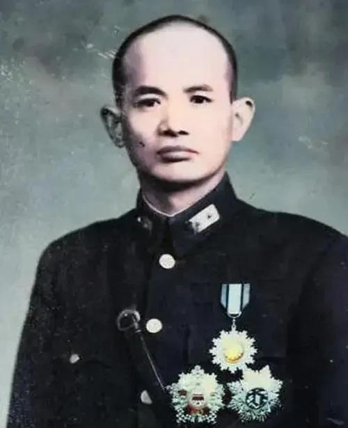 1955年6月5日夜，俞济时在家中把玩手枪的时候走火，子弹射入大腿。这引起了蒋介