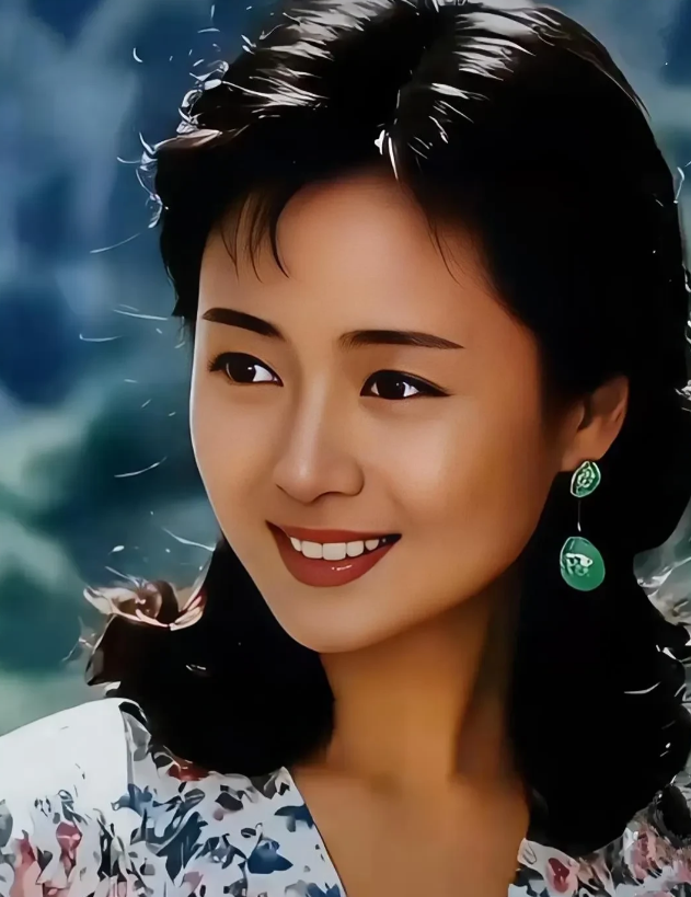 那个年代的女演员，容貌是纯天然的，演技真实且自然，独特的风格令人过目难忘。她是一