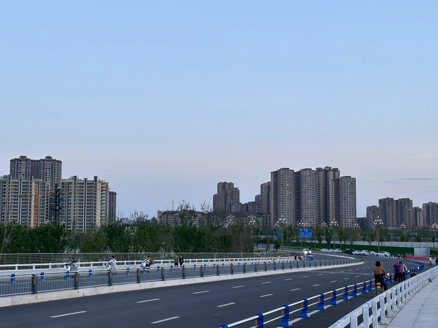 眉山城市看起来好干净啊