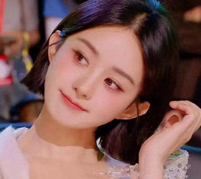 赵丽颖晒与林更新、张碧晨同框照，林更新红了眼眶。
 
只有赵丽颖降得住他！他只有