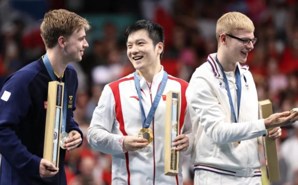 国乒奥运会单打金银牌统计。
两块金牌??(4人）：邓亚萍、张怡宁、陈梦，马龙。