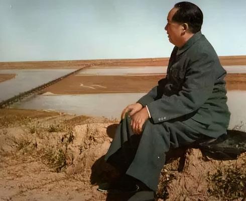 新中国成立初期，毛主席带领加速现代化进程