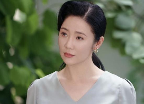 张彤这位实力派演员，从出道起就塑造诸多令人印象深刻的角色。46岁的她如今单身，住
