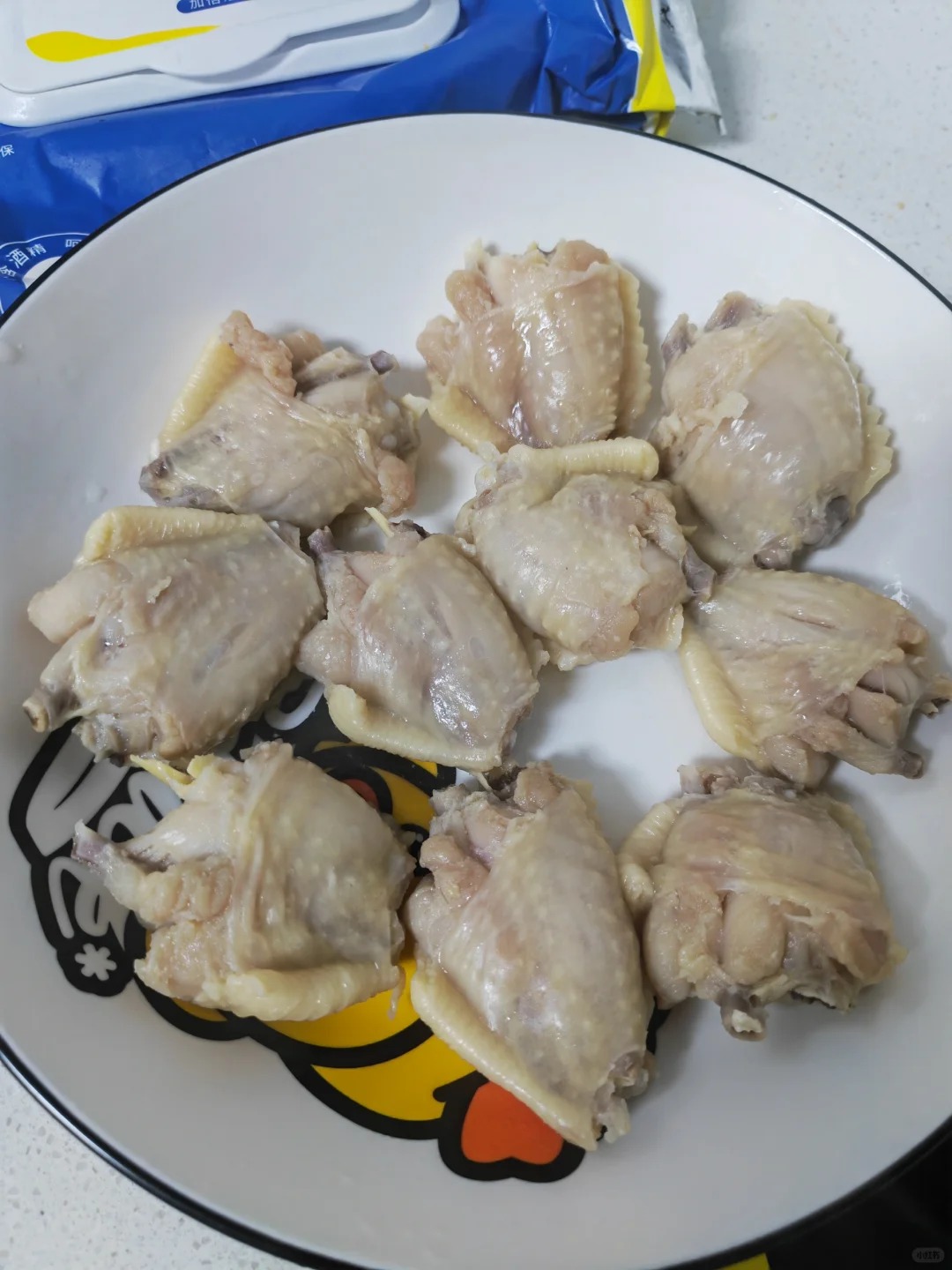 多多买菜上面买的鸡翅怎么这样
这种鸡翅有人见过吗 都是被砍掉一半的 露着骨头 吃