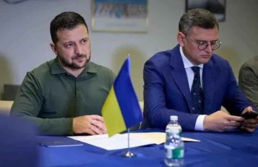 泽连斯基撤换外长原因曝光，若不是美国阻挠早就动手了。泽连斯基对议员们说，库列巴没