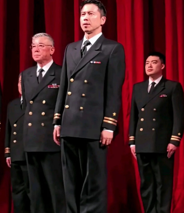 王雷，人艺一级演员，一直以来，不参加综艺，踏踏实实演戏，演话剧，绝对的实力派，他