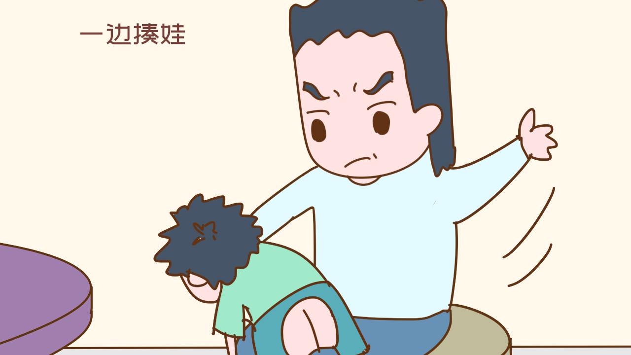 孩子玩火点燃沙发 爸爸灭火后揍娃