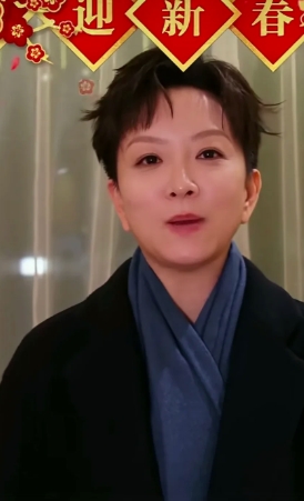 京剧表演艺术家王佩瑜发视频说：“且行且思，载欣载奔”上热搜。王佩瑜发视频说：“且