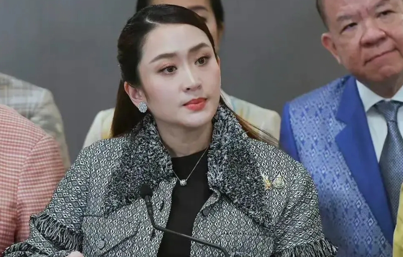 泰国真是越来越离谱了，曾经的禁赌国家，听说连扑克都不能打，泰国总理佩通坦自以为以