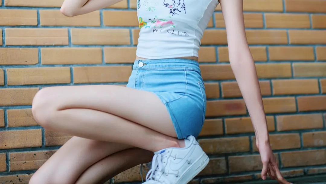 美图MM欣赏：拍照动作越大，照片上镜又好看！