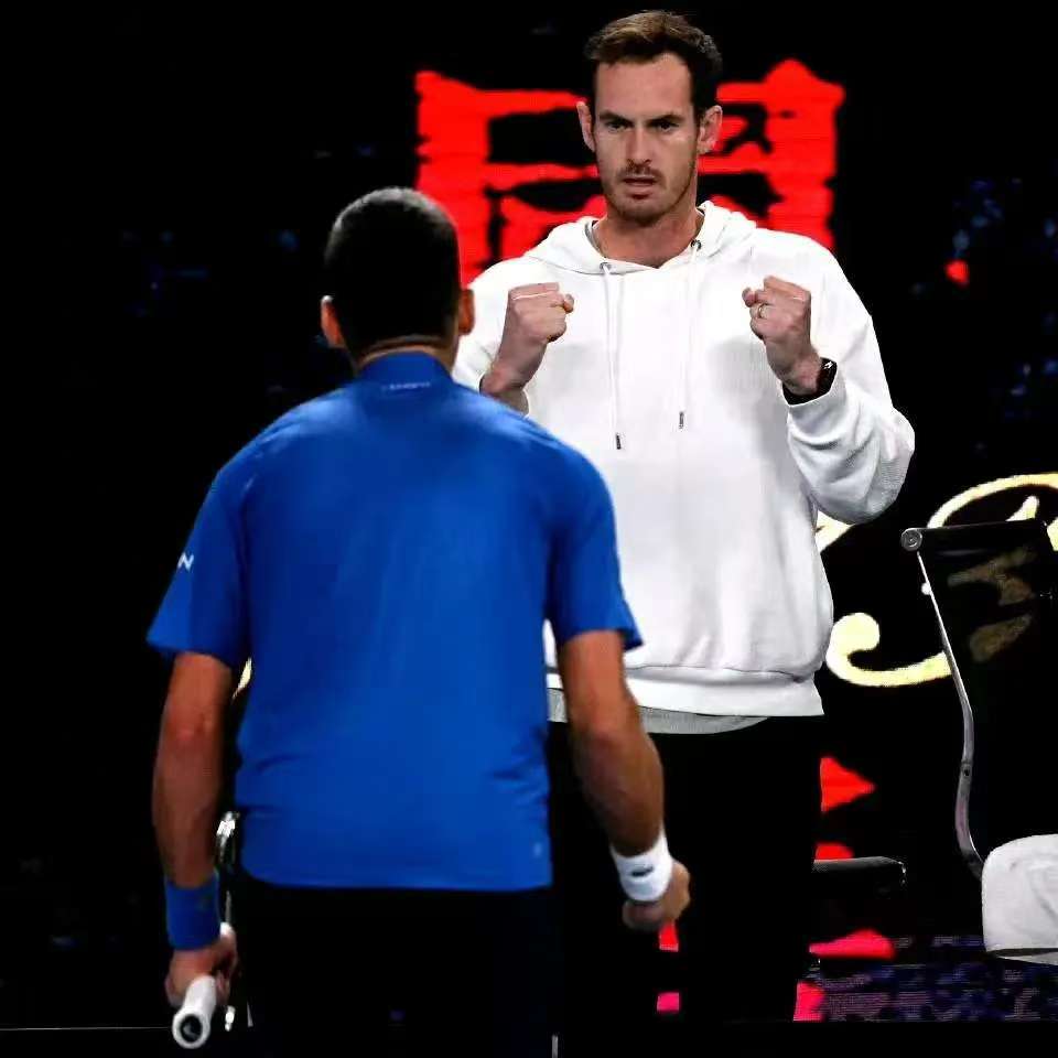 男子网坛四大天王现在两个都在德约这头，穆雷现在是德约的教练，德约24个大满贯，穆