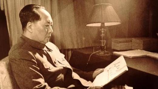 毛主席一代伟人成因何在？美国记者斯诺揭秘：四张王牌成就伟业