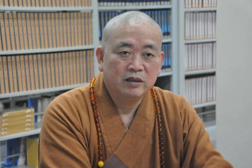 少林寺的住持释永信，个人资产超过30亿。在他的带领下，少林寺变得越来越商业化，引