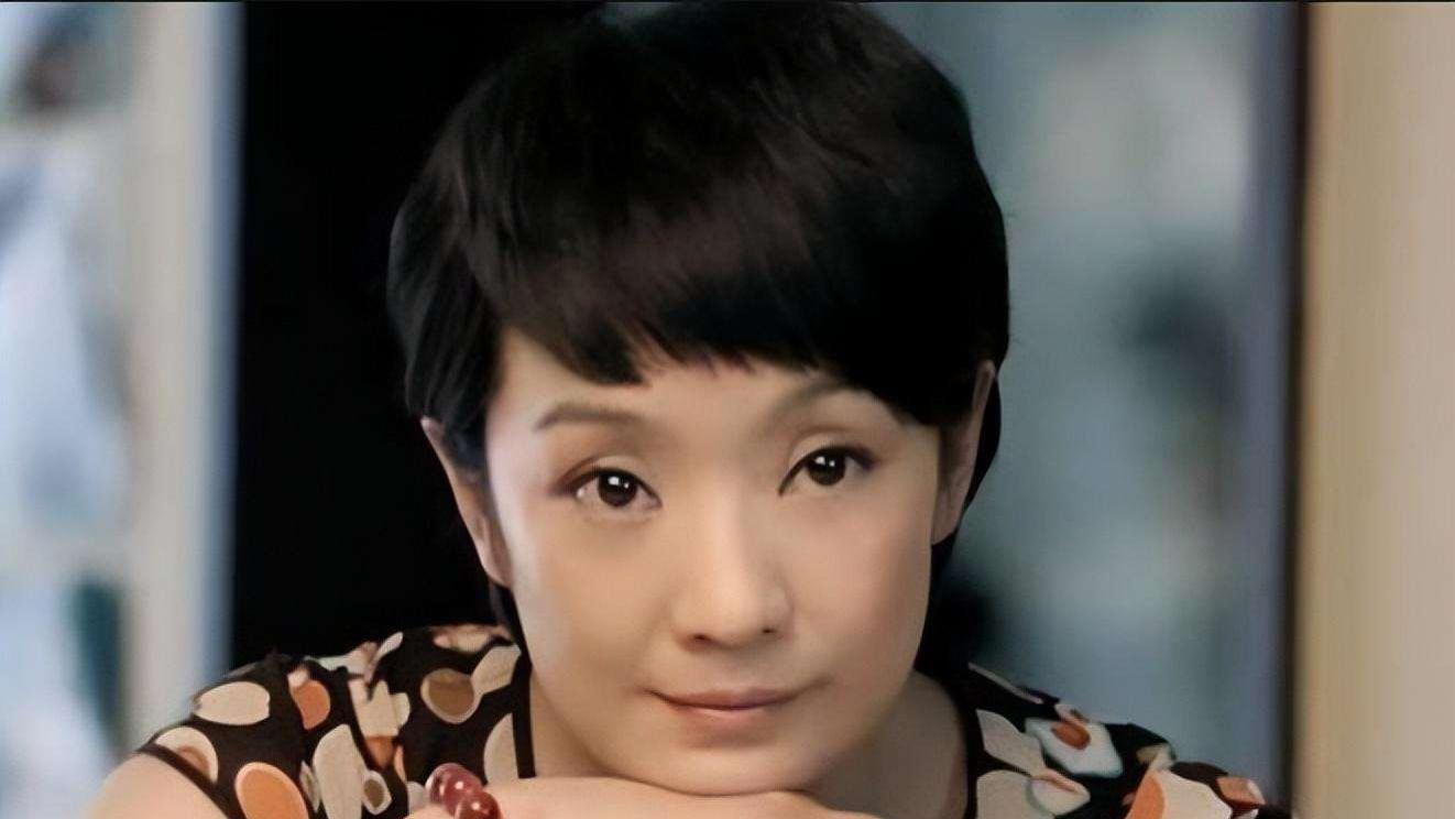 张嘉译：被前妻骂软饭男，二婚娶旺夫王海燕，家庭事业双丰收