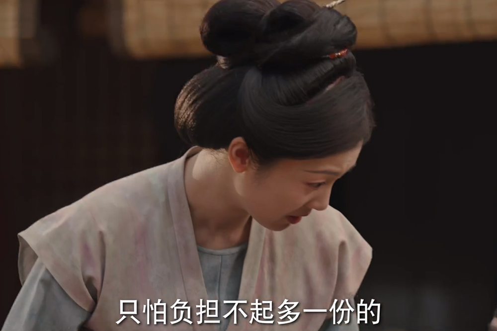 秦胜意这个人，真的有点儿一言难尽了。
 
她固然善良，但是在王擎打何惟芳主意的时