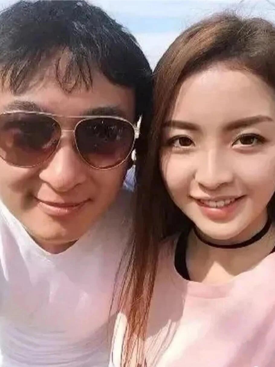 她姿色卓绝，却甘于平凡，为爱单身20余年