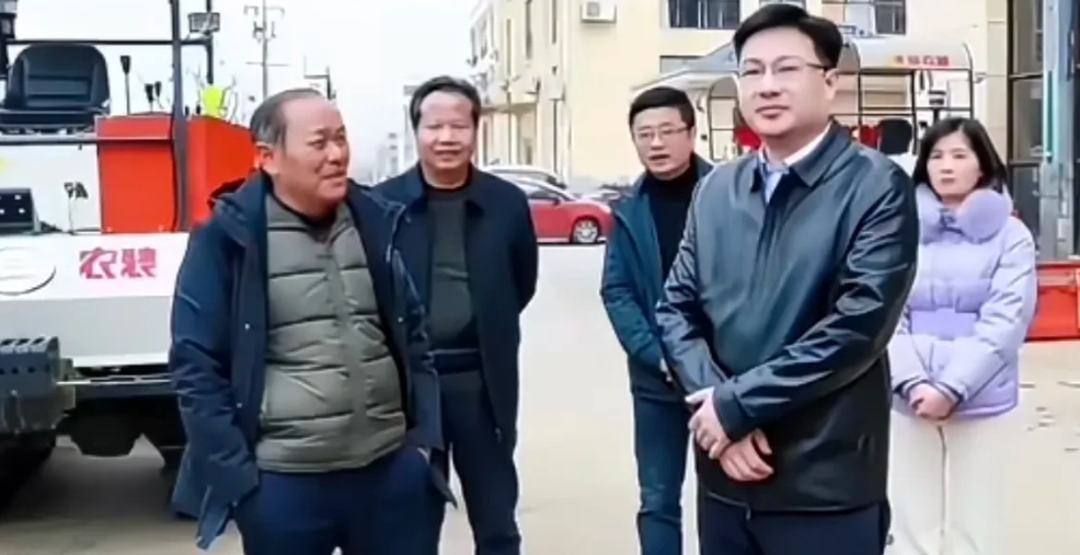 李佩霞被留置第73天，又看到了一张新照片，有十点启发！

启发一：哪里有压迫，哪