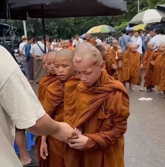 这孩长大后一定是个高僧