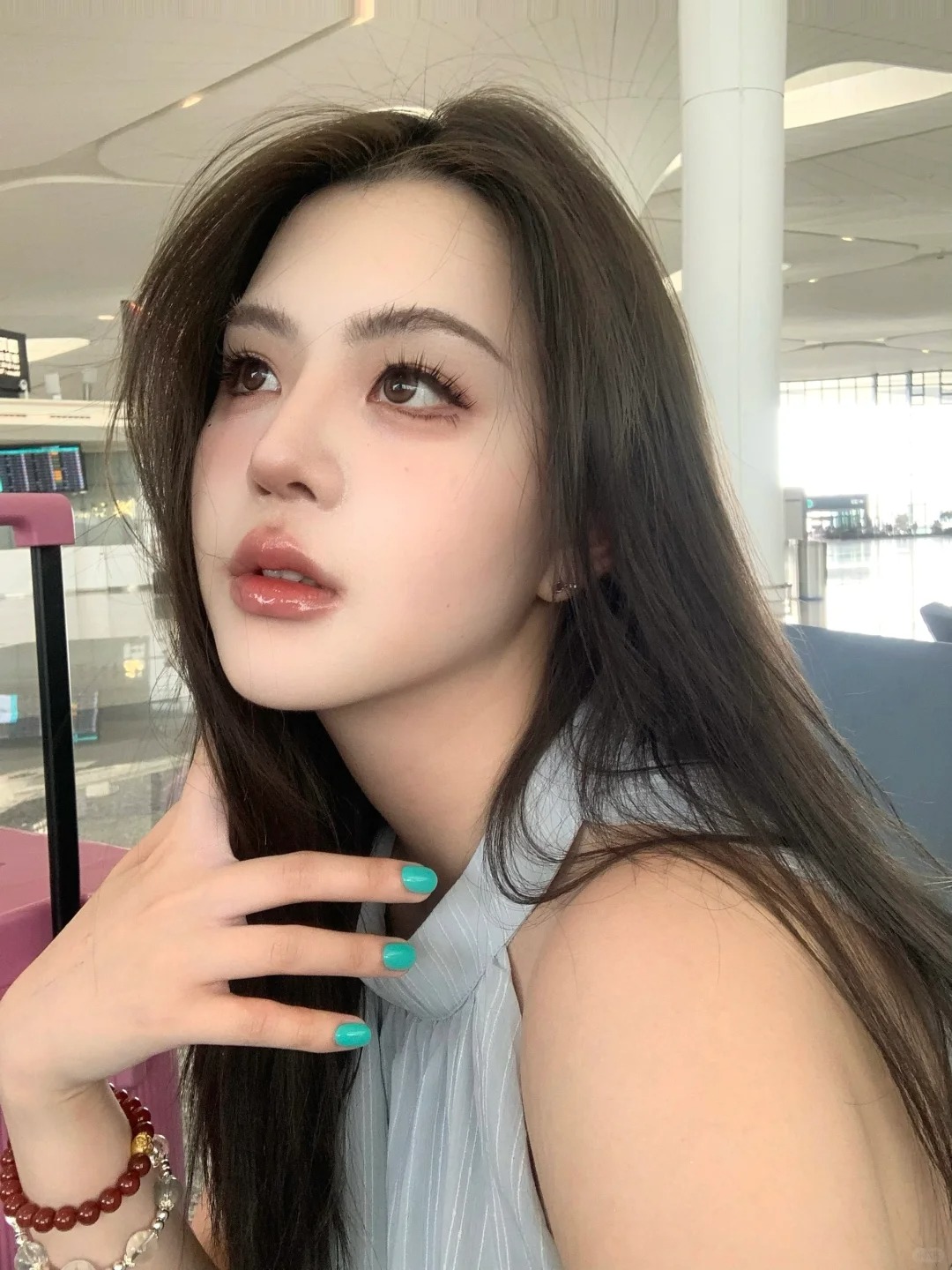 今天Maaaaaaaaakeup了！
最后一张图姐妹们就自助种草啦👛